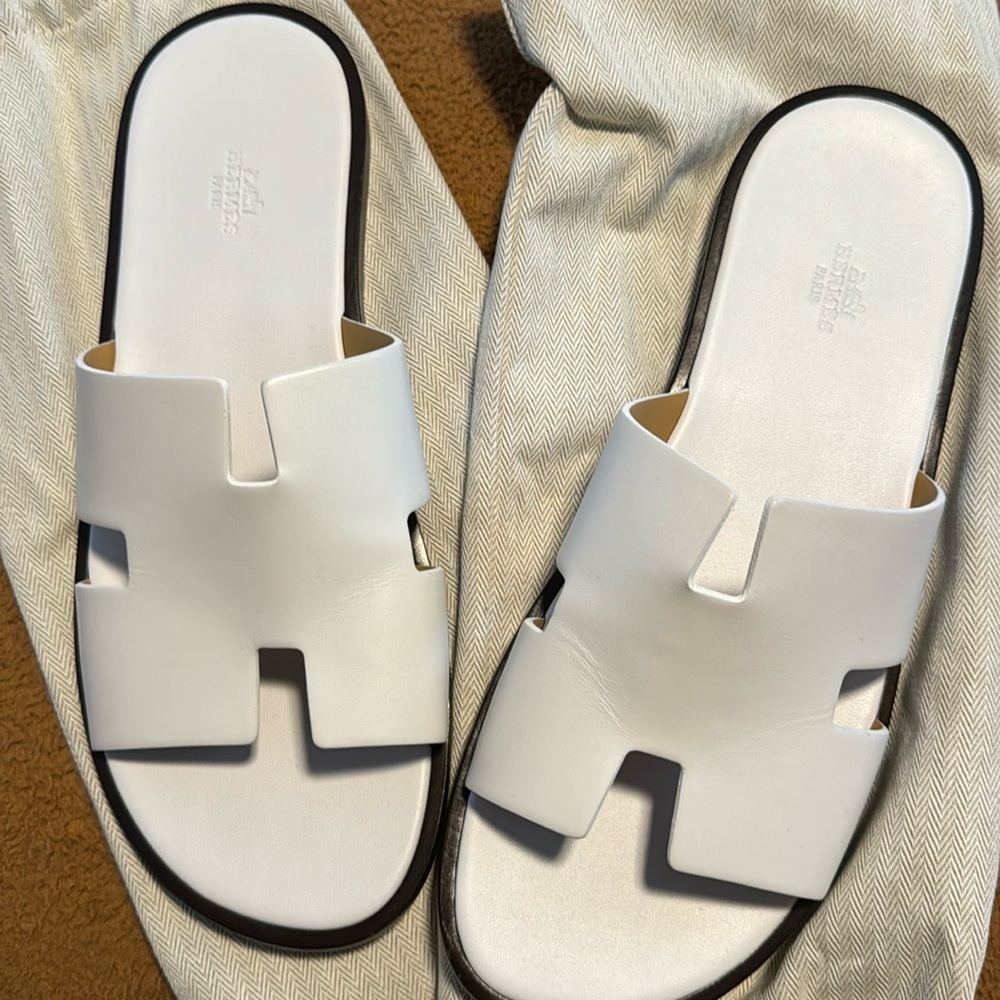 Men’s Hermes Izmir sandal.